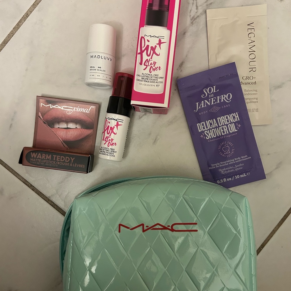 MAC Cosmetics Makeup bag & Samples